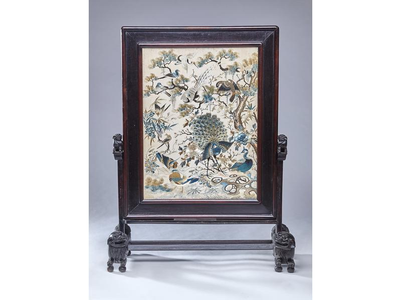 ECRAN en soie et lin brodés polychromes à...