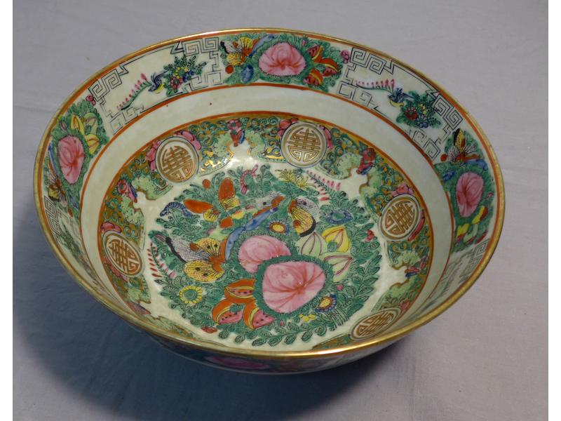 PLAT ROND en porcelaine émaillée polychrome...