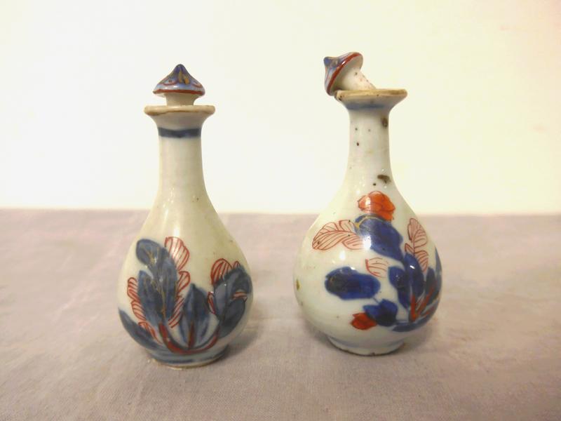 PAIRE DE PETITES TABATIERES de forme balustre,...