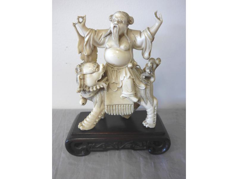 PRESENTOIR circulaire en bois exotique sculpté...