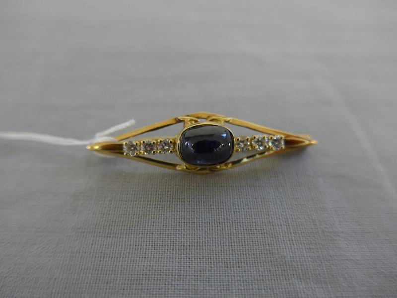 BROCHE en or jaune (750) de forme losangique...