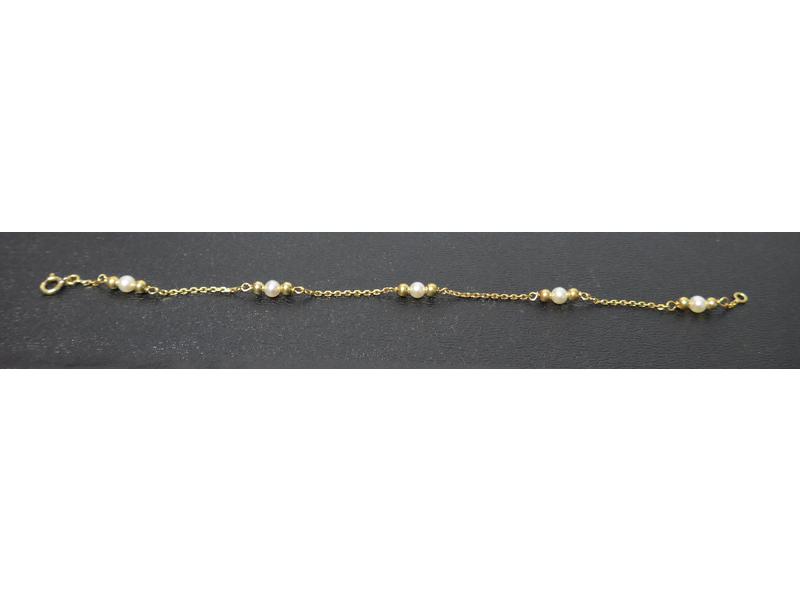 BRACELET en or jaune (750) à perles d'or...