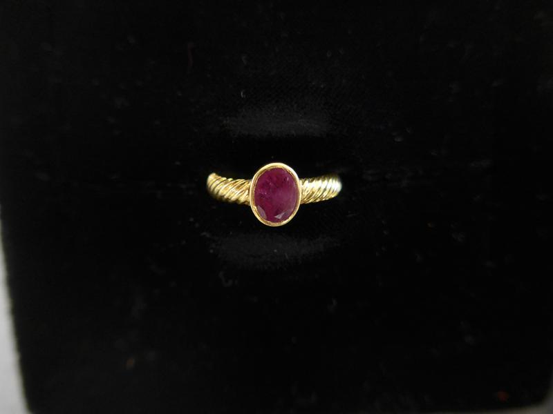 BAGUE en or jaune tressé (750) sertie d'une...