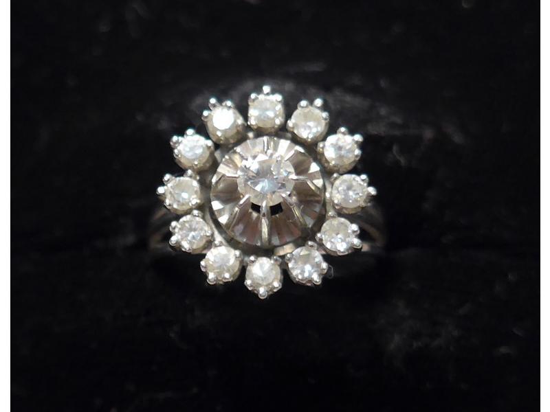 BAGUE marguerite en or blanc (750) sertie...