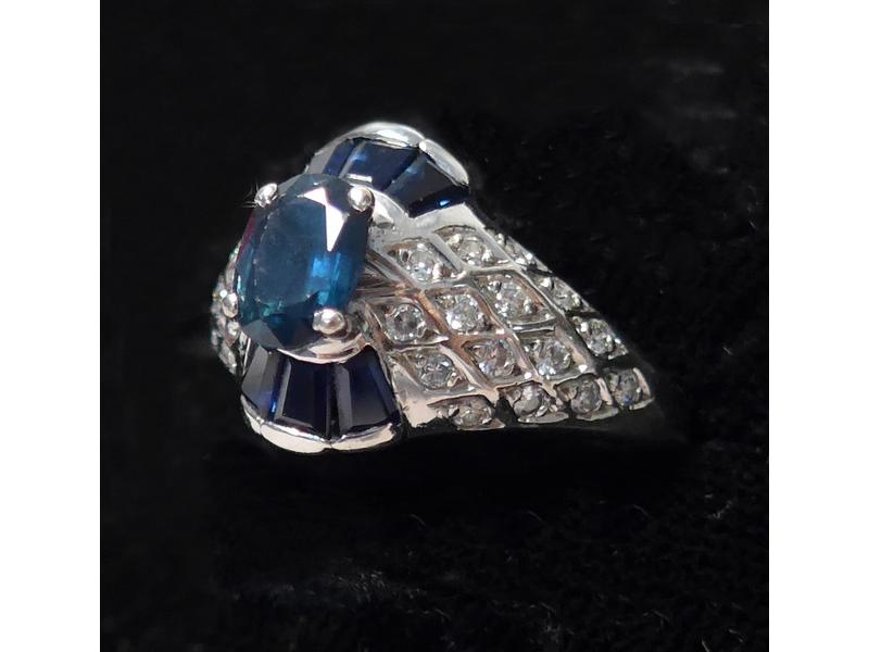 BAGUE dôme en or blanc (750) sertie d'un...