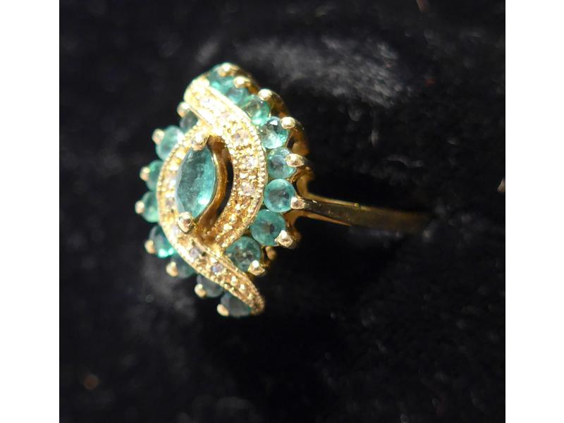 BAGUE en or jaune (750) en entrelacs sertie...