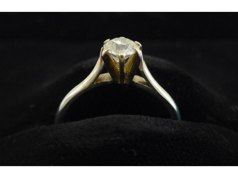 BAGUE en or blanc (750) (A CONTROLER) sertie...