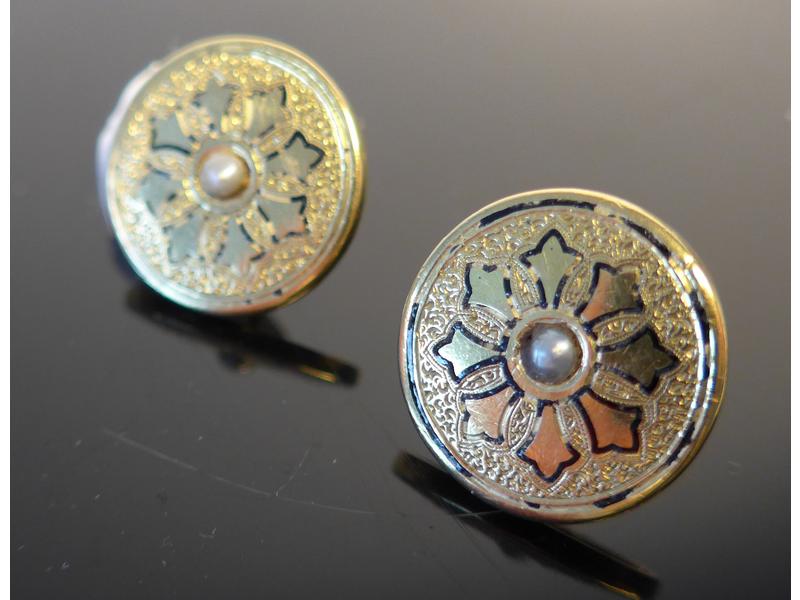 PAIRE DE BOUTONS DE MANCHETTES en or jaune...