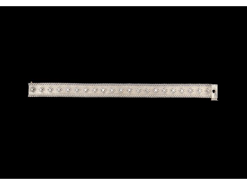 BRACELET rigide en or blanc (750) serti de...