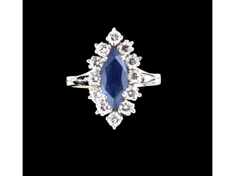 BAGUE MARQUISE en or blanc (750) sertie d'un...