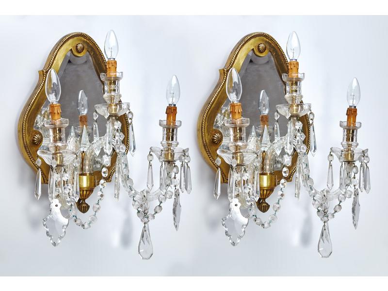 PAIRE D'APPLIQUES à trois bras de lumière...