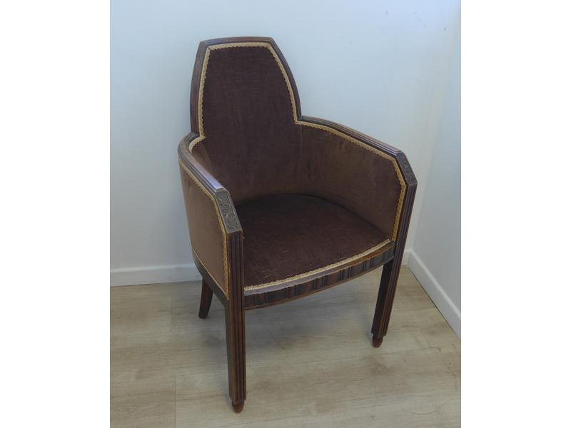 PETITE BERGERE à dossier géométrique à pans...