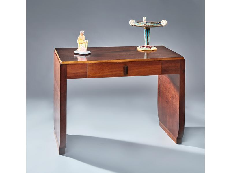 PETIT BUREAU rectangulaire en placage d'acajou...