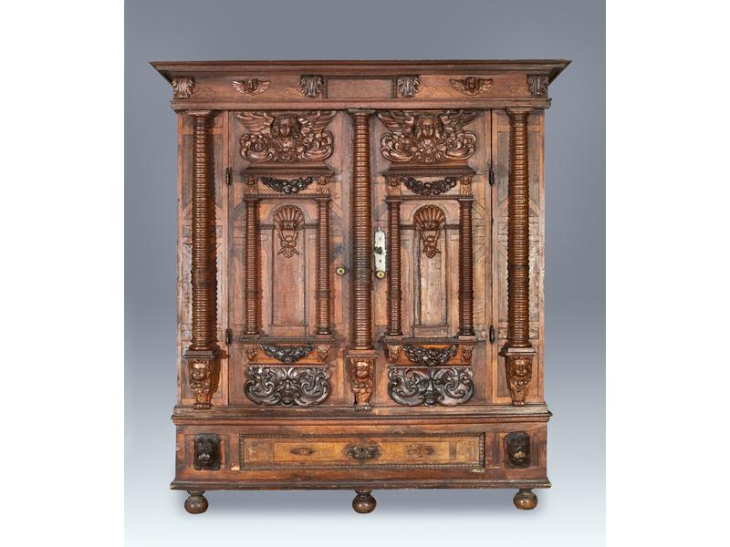 ARMOIRE rectangulaire en placage de noyer...