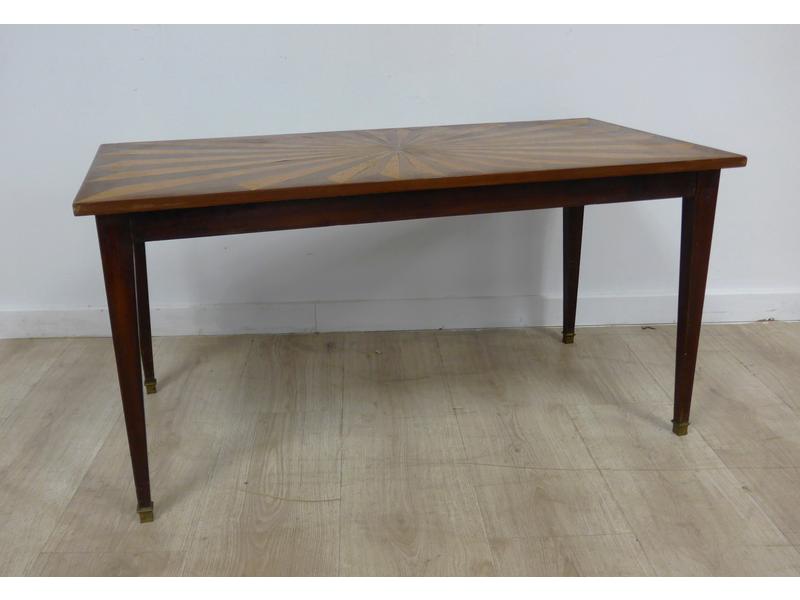 TABLE BASSE rectangulaire à décor rayonnant...