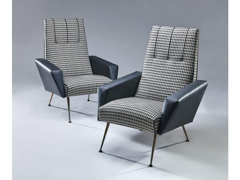 PAIRE DE FAUTEUILS confortables à dossiers...