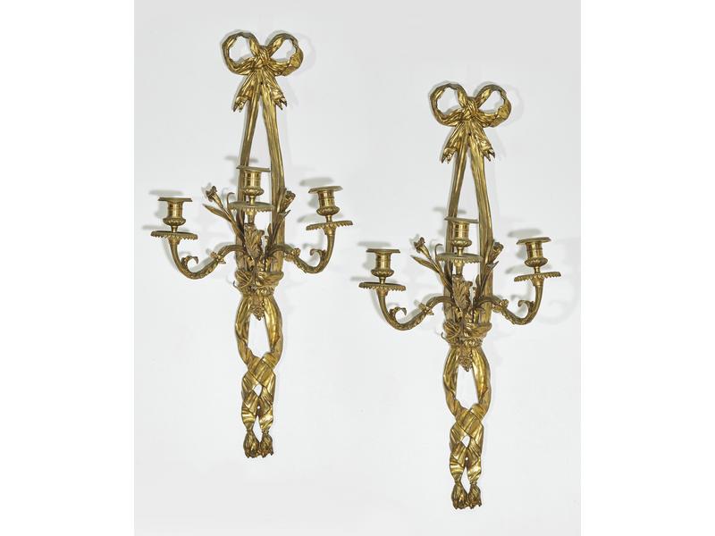 PAIRE DE GRANDES APPLIQUES en bronze doré...
