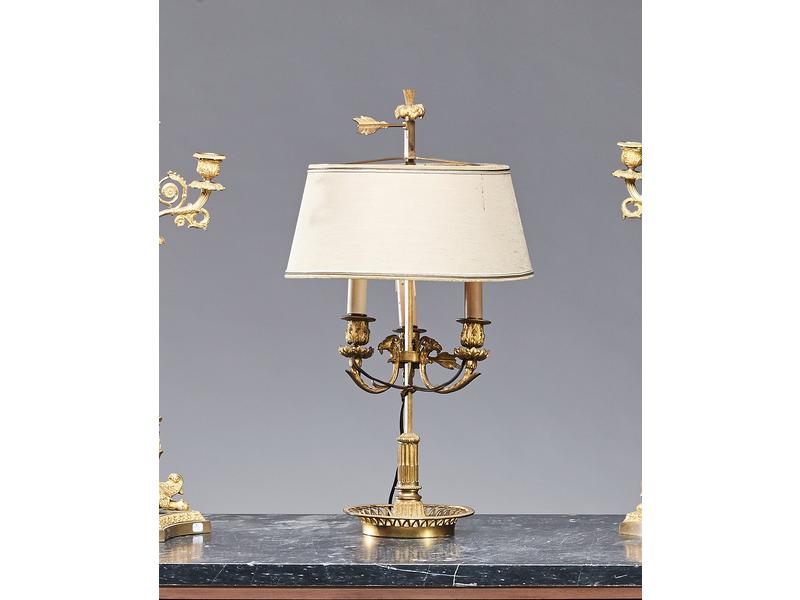 LAMPE BOUILLOTE en bronze ciselé et doré...