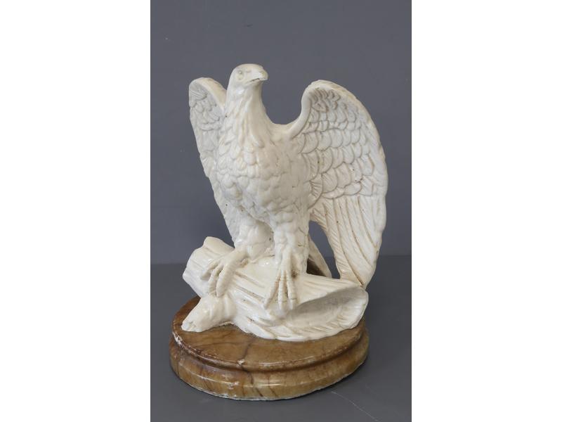 AIGLE impérial les ailes déployées en biscuit...