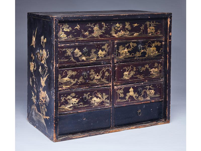 CABINET rectangulaire laqué noir à décor...