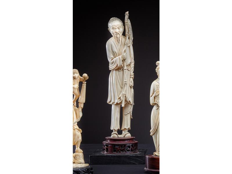 OKIMONO en ivoire sculpté représentant un...