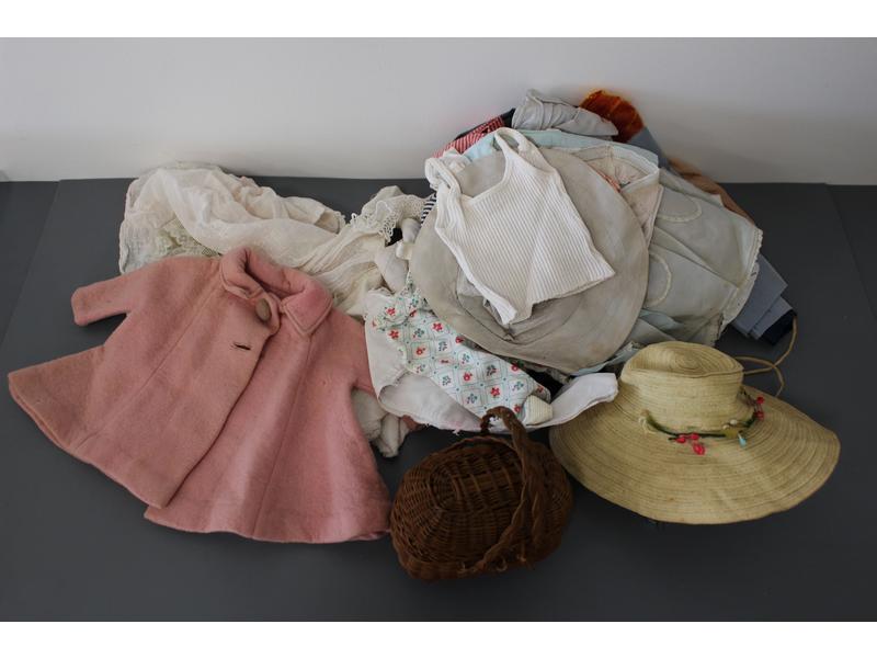 PANIER en osier de poupée, chapeau en paille...
