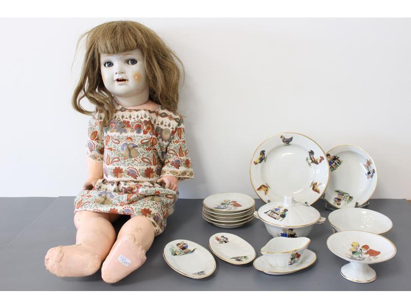 DÎNETTE DE POUPÉE en porcelaine à décor imprimé...