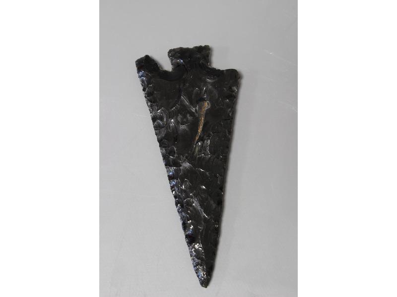 BELLE POINTE DE FLÈCHE OU LANCE en obsidienne...