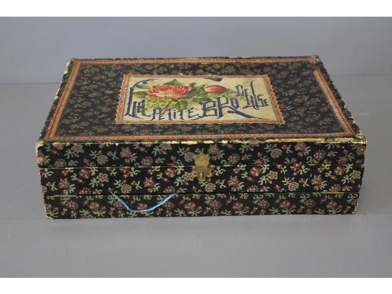 COFFRET DE COUTURE "La petite brodeuse" à...