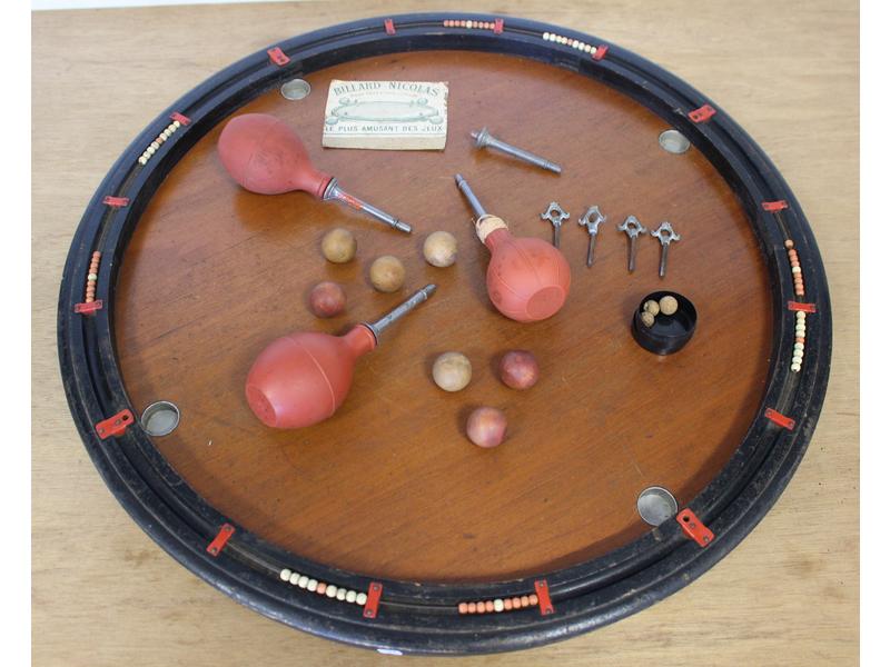 BILLARD NICOLAS circulaire en bois, à quatre...