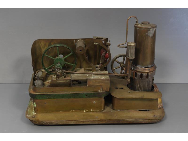 MACHINE A VAPEUR VIVE en laiton.