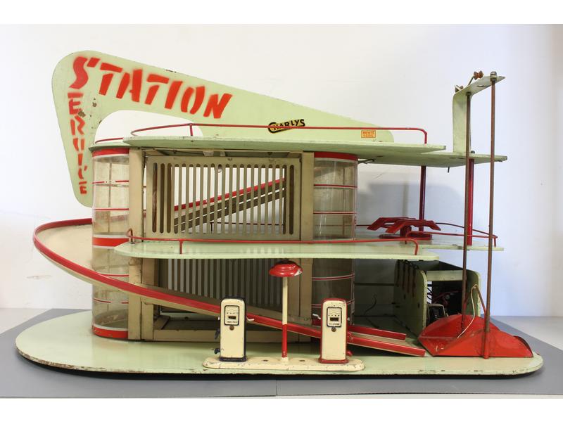 GARAGE STATION-SERVICE en bois à trois plateformes...