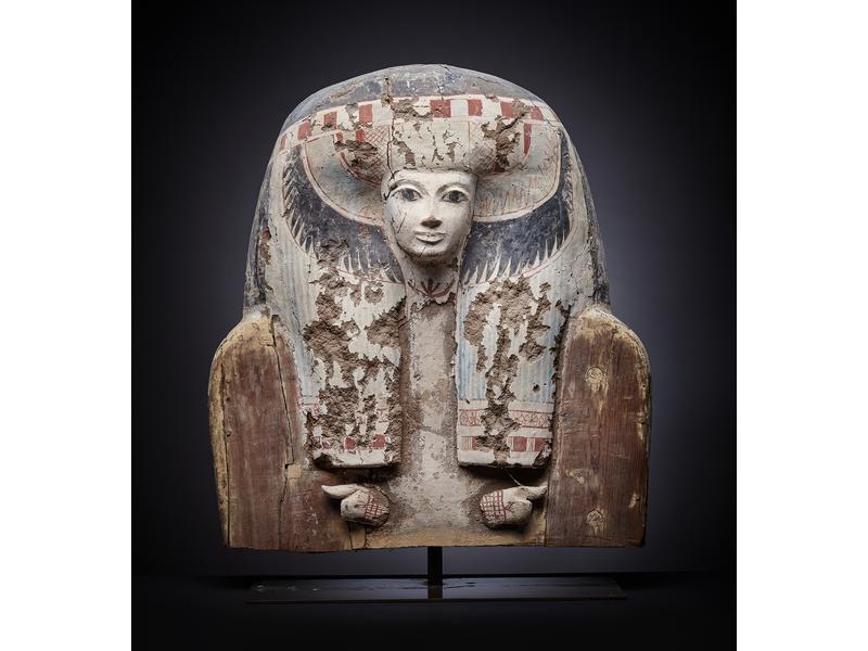PARTIE D'UN COUVERCLE DE SARCOPHAGE. Bois...