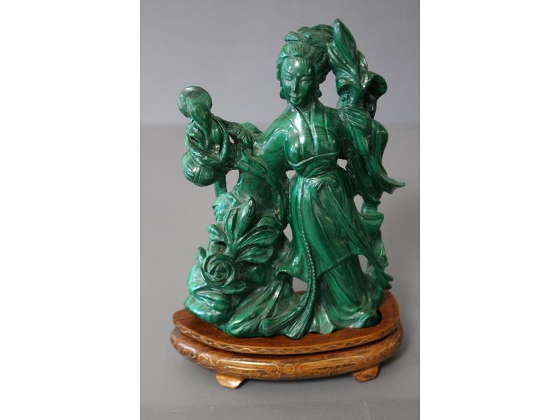 SCULPTURE en malachite, représentant une...
