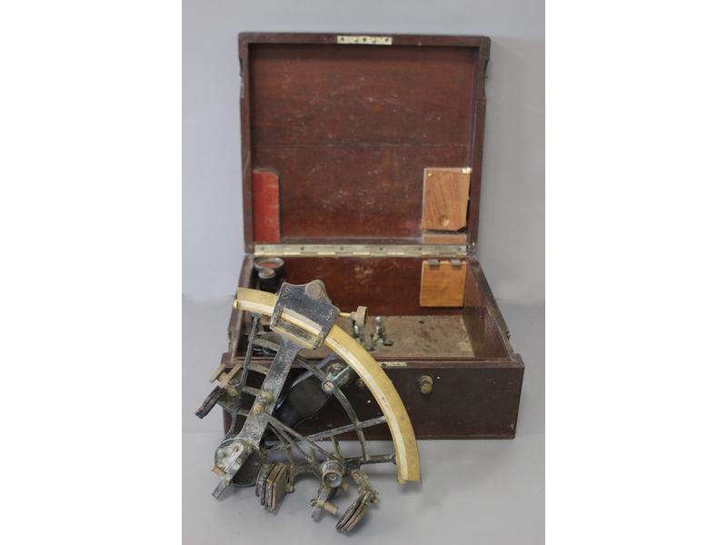 SEXTANT et ses divers objectifs, dans sa...