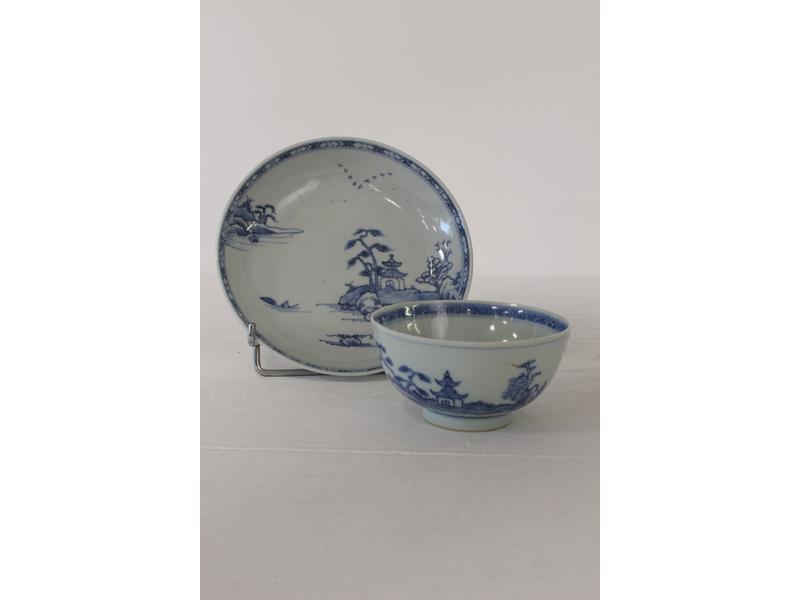 PETIT BOL ET COUPELLE en porcelaine émaillé...