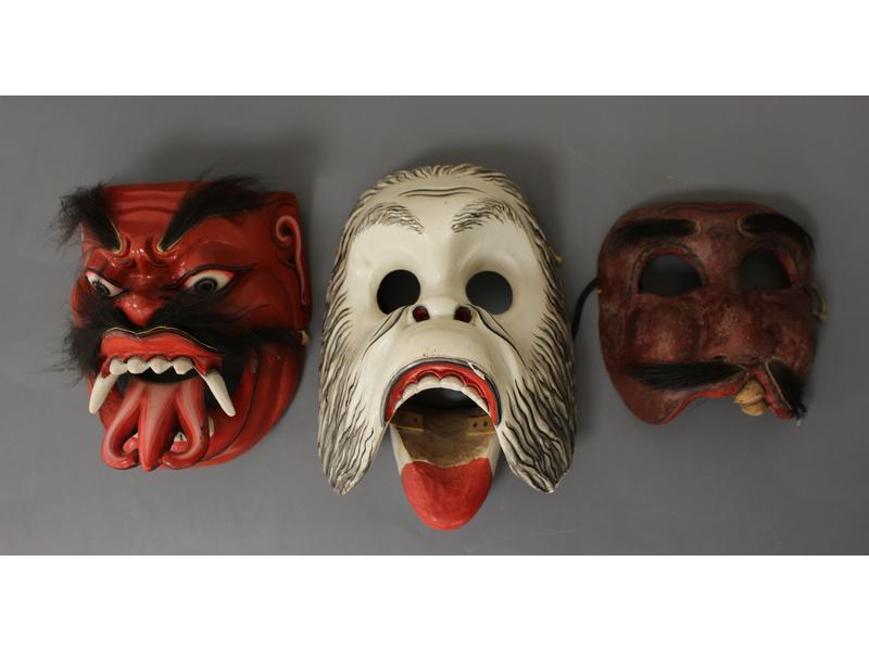 TROIS MASQUES DE PERSONNAGES ET ANIMAUX DE...