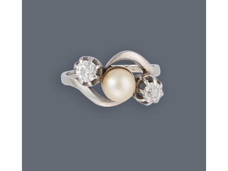 BAGUE en or gris (750) ornée d'une perle...
