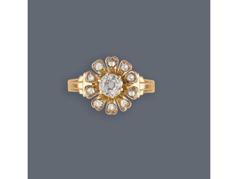 BAGUE en or jaune (750) à motif d'une fleur...