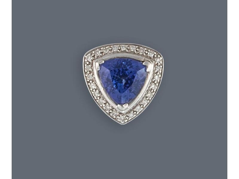 BAGUE en or gris (750) ornée d'une tanzanite...
