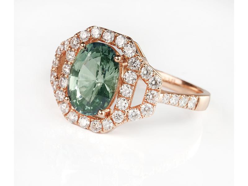 BAGUE en or rose (750) à châton ajouré sertie...