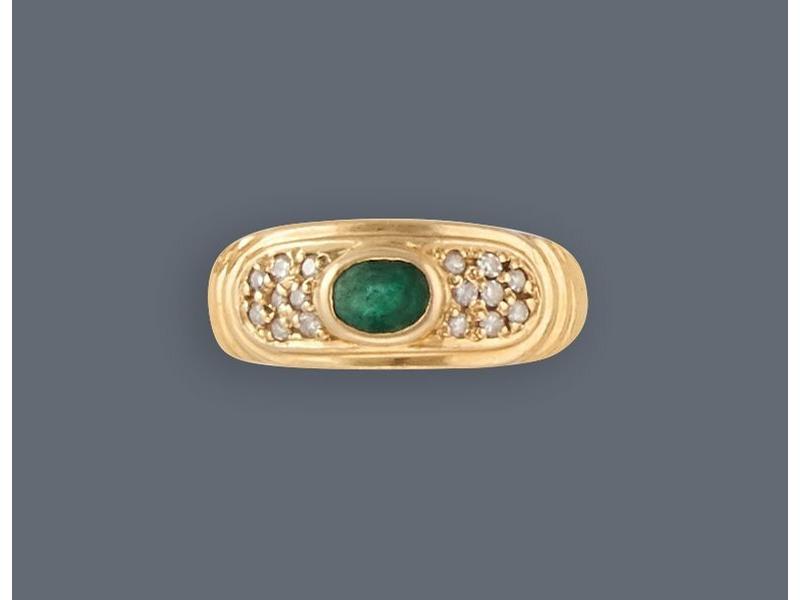 BAGUE en or jaune (750) sertie d'une émeraude...
