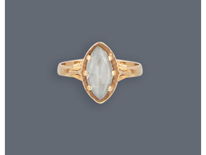 BAGUE en or jaune (750) sertie d'un spinel...