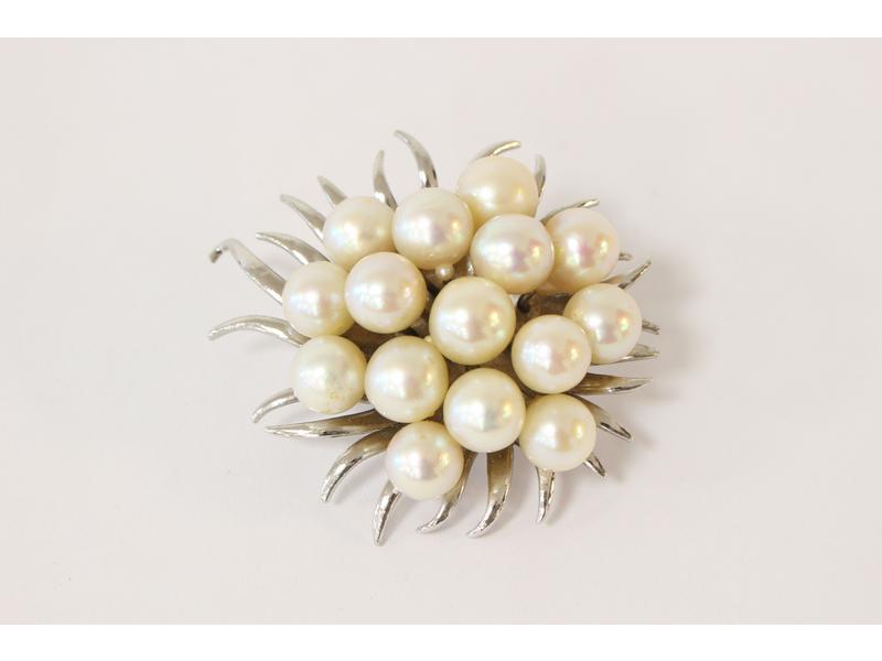 BROCHE en argent (925) en forme de fleur...