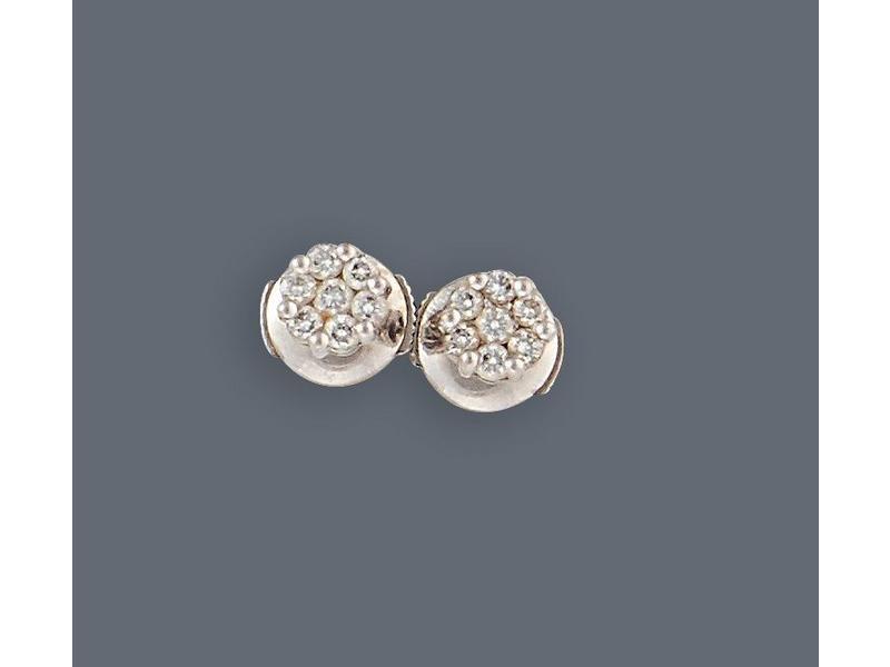 PETITE PAIRE DE BOUCLES D'OREILLES en or...