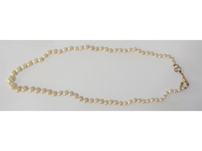 COLLIER en perles de culture en chute, fermoir...