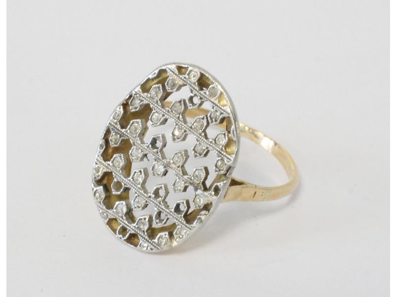 BAGUE en or jaune deux tons (750) à plateau...