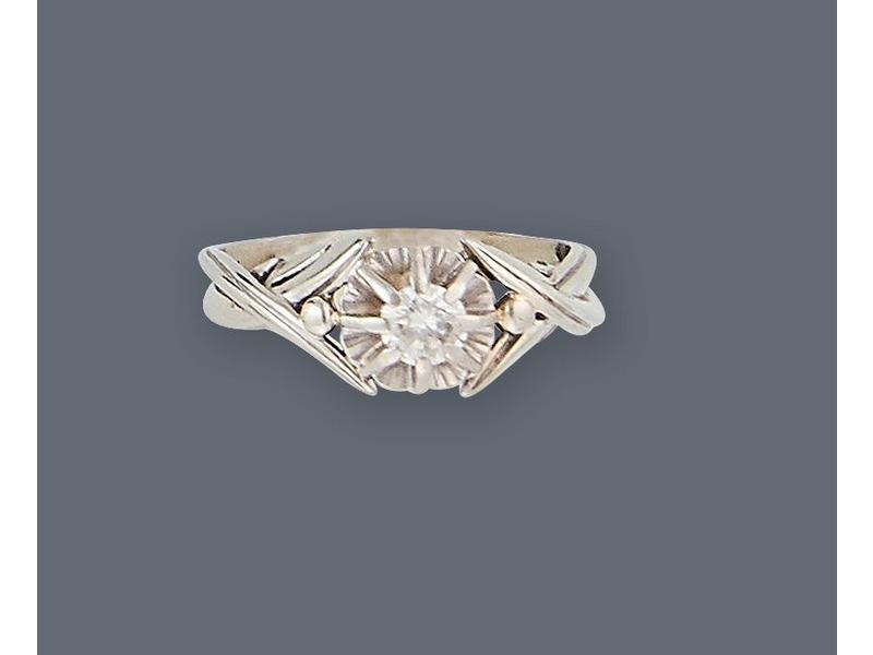 BAGUE en or gris (750) représentant une fleur...