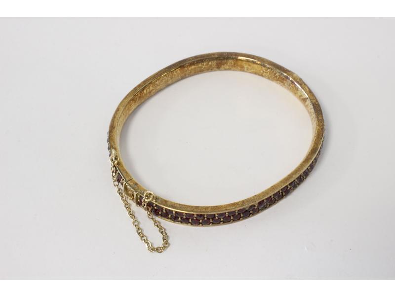 BRACELET rigide articulé en argent doré (900)...