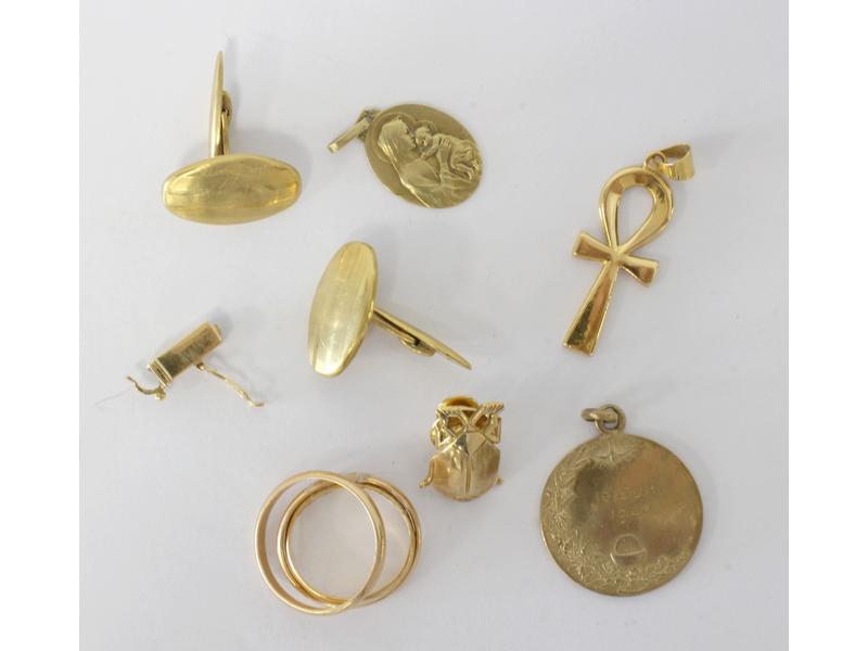 LOT D'OR (750) comprenant trois alliances,...